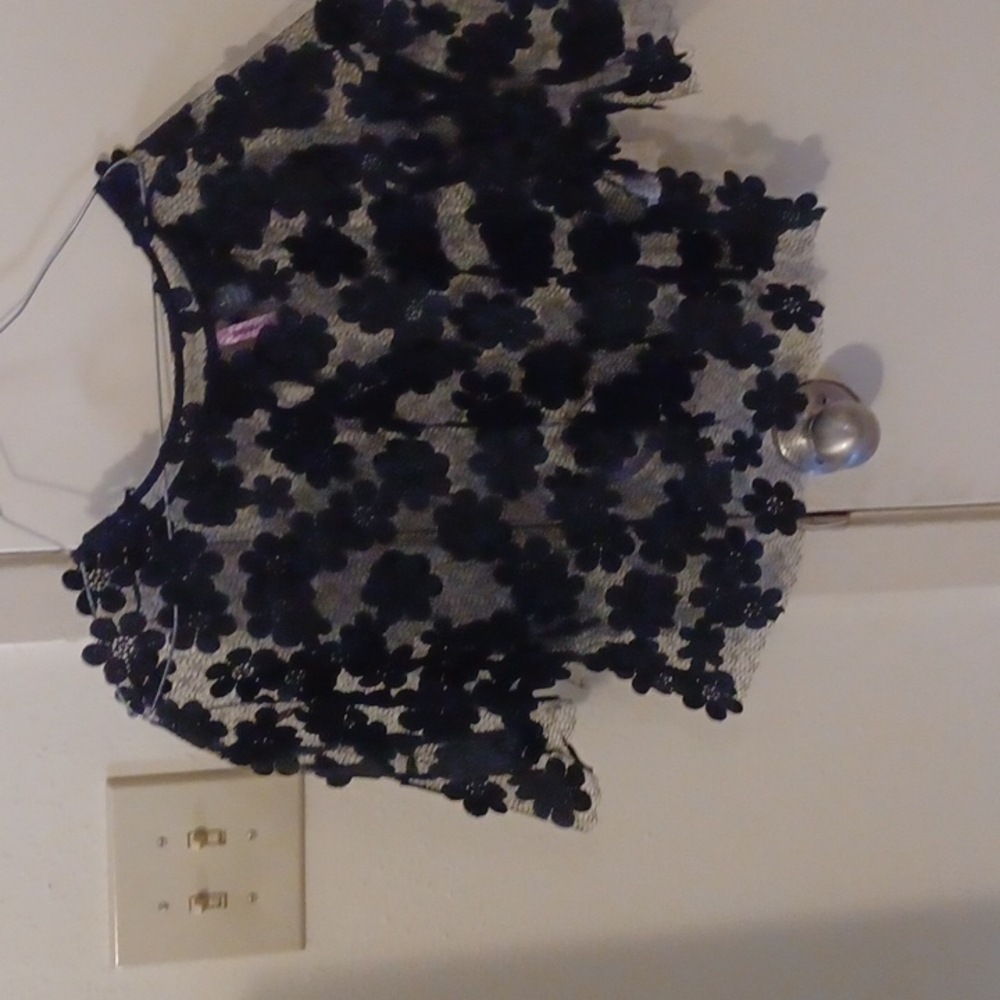 Lace black crops blouse